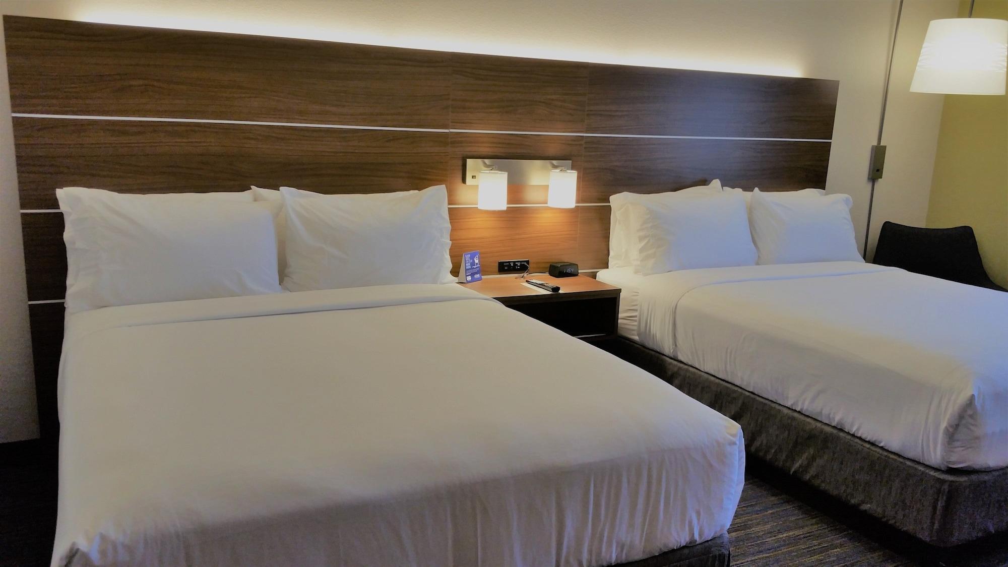 Hotel Express & Charleston - North By Ihg 2*